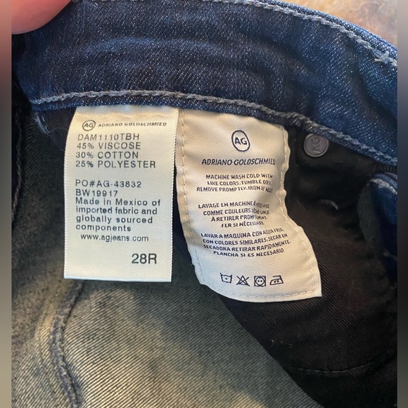 Woman’s AG jeans. Cigarette straight size 28R..like new - Picture 2 of 6